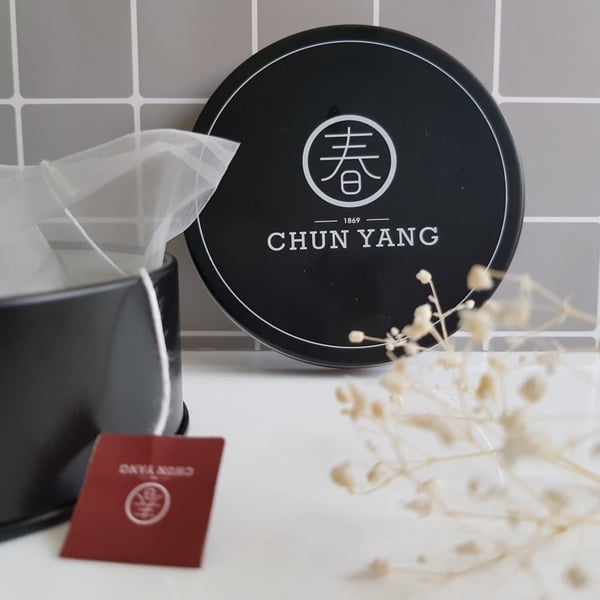 春陽茶事推出烏龍茶包！春陽茶事X老媽拌麵「聯名春節禮盒」，限定這裡才有販售