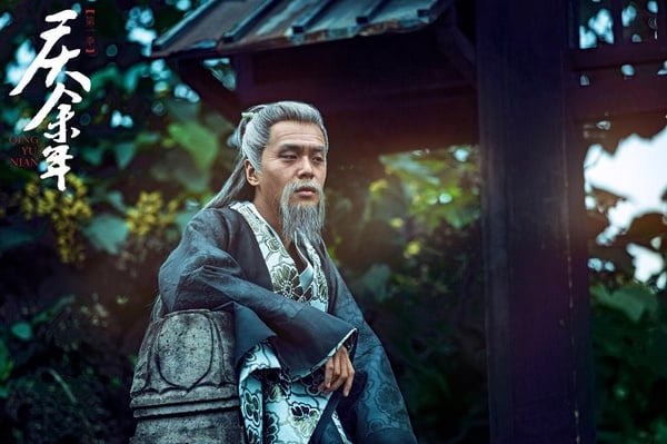 李現《劍王朝》大結局一夜白髮！10明星的古裝劇老妝，認不出李沁，張鈞甯一樣是美女
