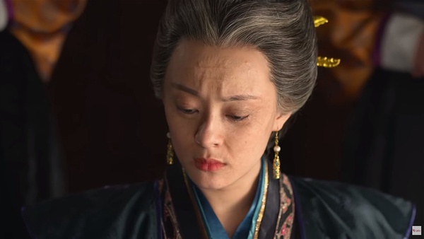李現《劍王朝》大結局一夜白髮！10明星的古裝劇老妝，認不出李沁，張鈞甯一樣是美女