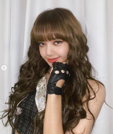 2020女星捲髮推薦！楊穎、LISA捲髮小臉顯嫩，燙朴敏英這款醜小鴨也美成仙！