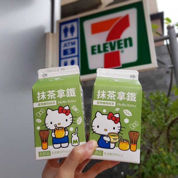 蜜蜂工坊推出Hello Kitty抹茶拿鐵！7-11加碼「Hello Kitty萬用包」，限定這天開始販售