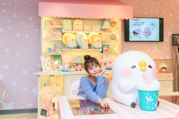 7-11卡娜赫拉聯名店前進高雄！限定款變換表情的杯套必收，還有P助＆兔兔陪你拍個夠