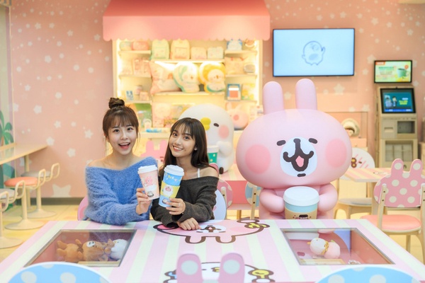 7-11卡娜赫拉聯名店前進高雄！限定款變換表情的杯套必收，還有P助＆兔兔陪你拍個夠