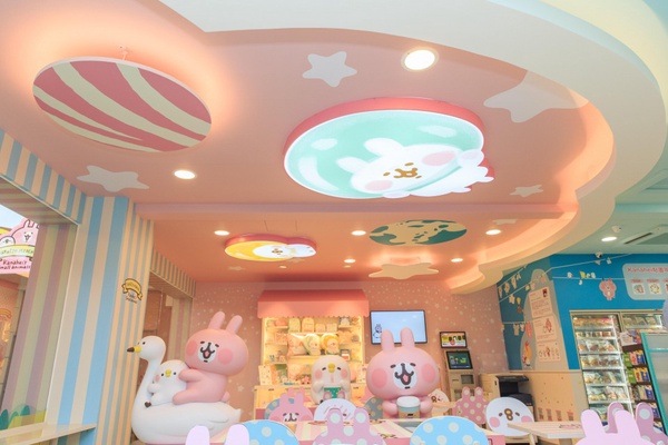 7-11卡娜赫拉聯名店前進高雄！限定款變換表情的杯套必收，還有P助＆兔兔陪你拍個夠