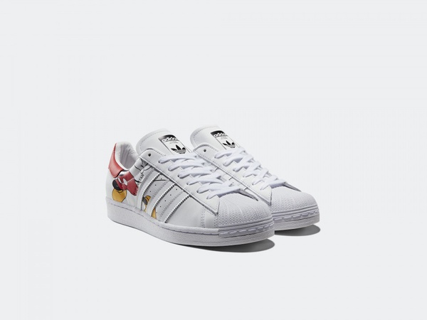 米奇 X adidas Originals推出聯名小白鞋，超萌米奇 Superstar、Stan Smith陪你趴趴走