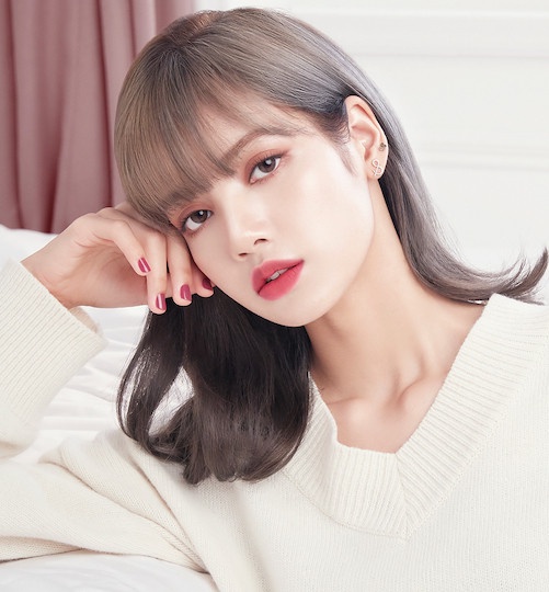 LISA 曬愛用唇膏，是戀愛的顏色！2020杏桃色唇彩推薦，這款更是不挑膚顯白！