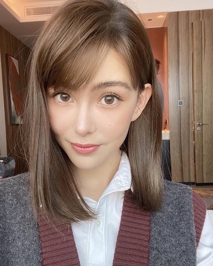 昆凌「蜜茶髮色」嫩又顯白！2020女星棕髮色精選，LISA行走髮型書、PONY漸層髮色招桃花