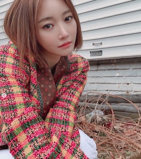 昆凌「蜜茶髮色」嫩又顯白！2020女星棕髮色精選，LISA行走髮型書、PONY漸層髮色招桃花