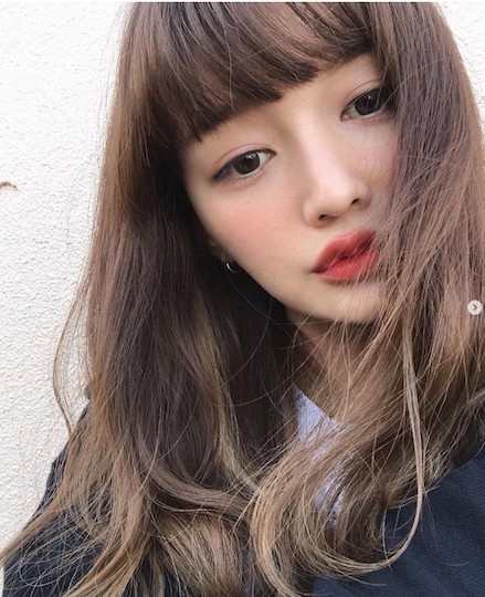 昆凌「蜜茶髮色」嫩又顯白！2020女星棕髮色精選，LISA行走髮型書、PONY漸層髮色招桃花