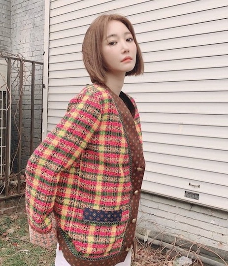 昆凌「蜜茶髮色」嫩又顯白！2020女星棕髮色精選，LISA行走髮型書、PONY漸層髮色招桃花