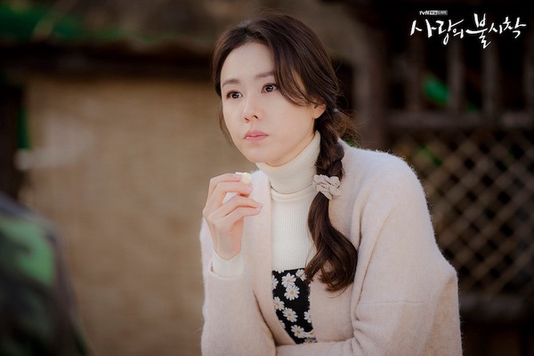 孫藝珍彩妝師親授《愛的迫降》 世理妝！底妝混色祕技妝感爆自然、北韓世理幾近素顏！