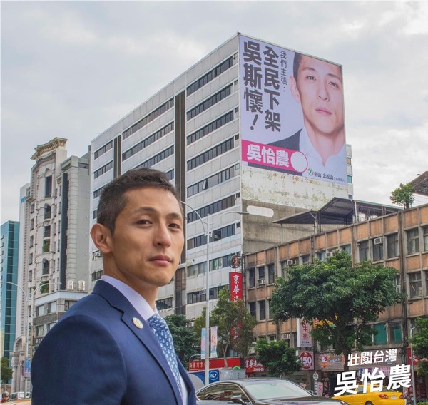 吳怡農上春晚玩Pocky Game！同吃一條肉乾，間接接吻的對象竟然是這個她～