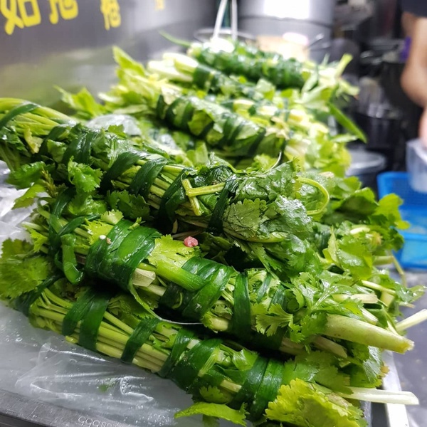 香菜控必吃的6道料理！北台灣限定「香菜拉麵」、「香菜紅豆餅」等，隔著螢幕都有味道