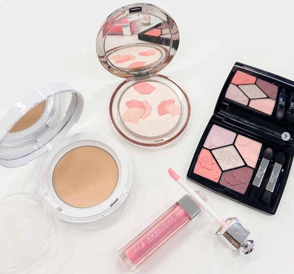 DIOR 銀杏眼影盤美爆！DIOR全新春季限量彩妝，珊瑚銀杏打亮盤、銀河唇蜜是戀愛微醺色