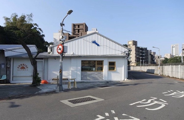 余文樂也來這裡喝咖啡！ABG Coffee老屋咖啡店開幕，可愛白色小屋超有魅力還看得到101