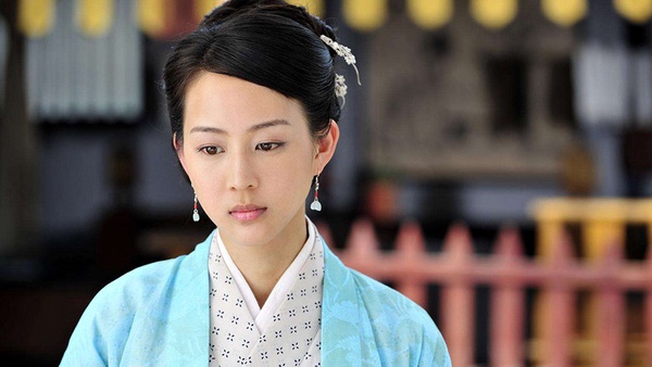 《如懿傳》10位后宮娘娘早期的古裝造型！周迅、張鈞甯好青澀，反派阿箬意外超美