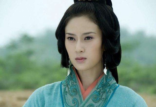 《如懿傳》10位后宮娘娘早期的古裝造型！周迅、張鈞甯好青澀，反派阿箬意外超美