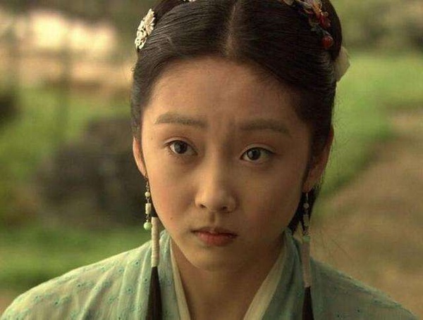 《如懿傳》10位后宮娘娘早期的古裝造型！周迅、張鈞甯好青澀，反派阿箬意外超美