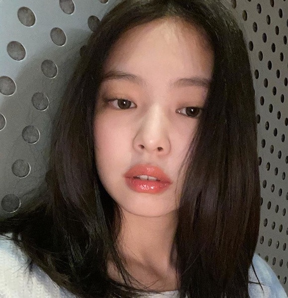 Jennie、朴敏英「初戀蜜桃妝」爆甜！化妝師親授少女感妝容技巧，情人節這樣畫必脫單！