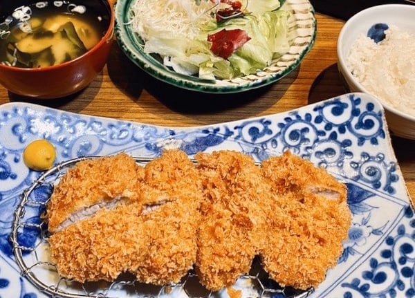 一隻豬只有二塊！勝政日式豬排推極限量腿心肉，遇到肉之日還可以來吃加碼大份量！