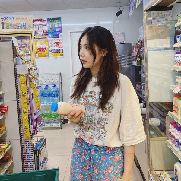 泫雅成CK內衣大使，性感馬甲線、翹臀全都露！全身「零贅肉」體質這樣養成！