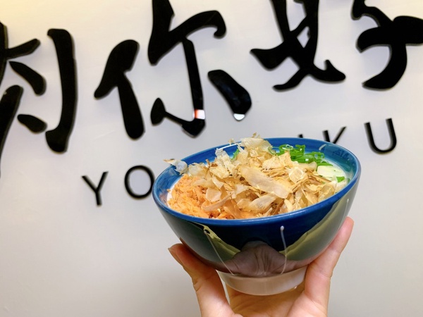 油花美到不行的和牛就在這裡啦！「肉你好燒肉專門店」主打美味和牛，還有專人烤給你吃