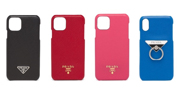 Dior 的 Saddle Oblique iPhone Case 藍/紅色斜紋提花帆布手機套,好像把小型馬鞍包隨手拿在身邊一樣,是不是非常可愛!