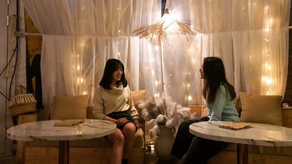不用飛韓國就能拍銀杏！台北「爛醉咖啡」，沐浴在金黃銀杏中，週末趕快拍一波！
