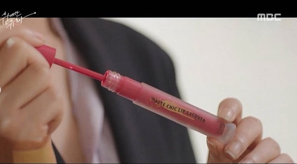 口罩妝必備「不沾杯超持色」唇膏推薦！Maybelline、小鋼筆好卸又持妝，這款激吻不掉漆