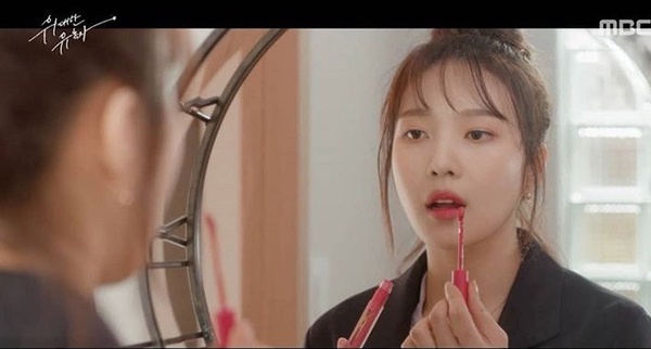 口罩妝必備「不沾杯超持色」唇膏推薦！Maybelline、小鋼筆好卸又持妝，這款激吻不掉漆