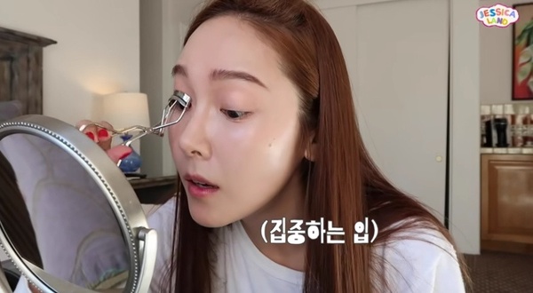 Jessica親授日常妝畫法！畫眉技巧連Krystal都想學，愛用品更都是開架！