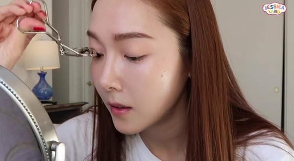 Jessica親授日常妝畫法！畫眉技巧連Krystal都想學，愛用品更都是開架！