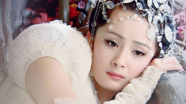 《三生三世枕上書》白淺嫁衣美翻！楊冪9個「古裝劇大婚造型」，《美人心計》顏值巔峰