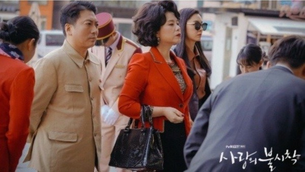 電影《寄生上流》橫掃奧斯卡，其中兩位演員竟是《愛的迫降》裡的他們！