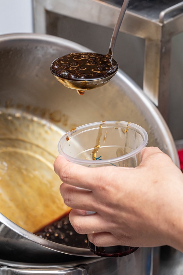 厚奶蓋加上10顆新鮮草莓！好喜堂Hunny Tea推「艾許奶蓋法式厚草莓」，期間限定開賣啦