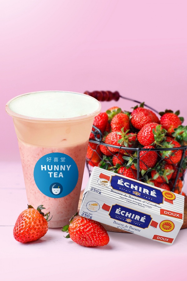 厚奶蓋加上10顆新鮮草莓！好喜堂Hunny Tea推「艾許奶蓋法式厚草莓」，期間限定開賣啦