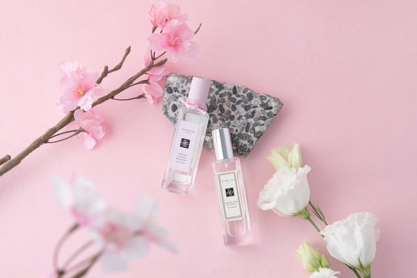 右滑圖片~看2020 Jo Malone 櫻花香水復刻美貌!