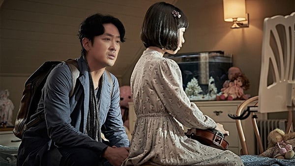 《陰櫥》奪韓票房冠軍！河正宇、金南佶聯手挑戰驚悚片，尋找消失在衣櫥裡的小女孩！