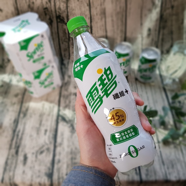 雪碧纖維＋台灣也買得到了！超酷的白色雪碧，添加纖維一大瓶只有22大卡
