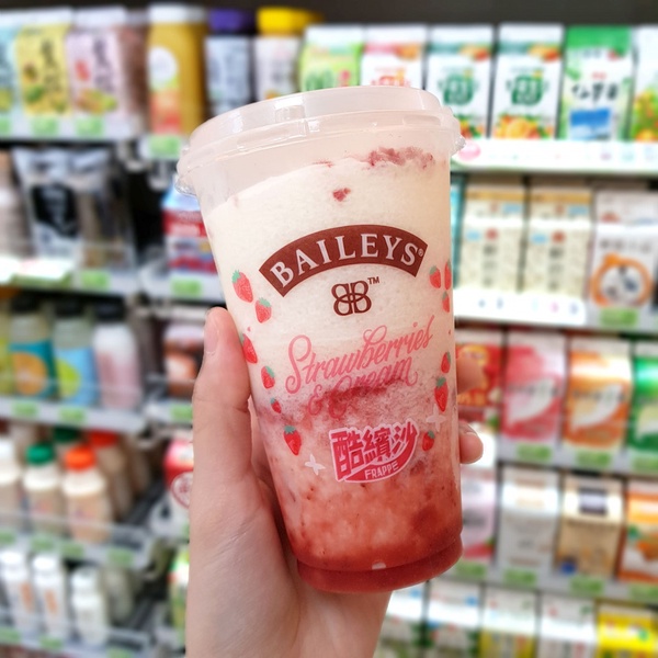 全家草莓季隱藏版吃法!貝禮詩草莓奶酒酷繽沙&重乳草莓霜淇淋「無敵霜沙」