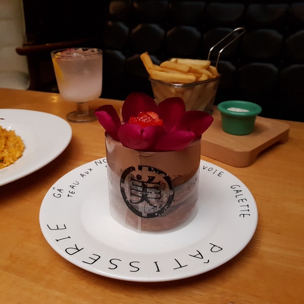 巧克力控必吃！OREO碎片與濃厚可可舒芙蕾，美好年代加碼推「烤布蕾波波茶」等限定套餐