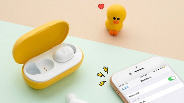 LINE FRIENDS「藍芽耳機」超萌上市！熊大、莎莉兩款造型，一副竟不到台幣一千元！