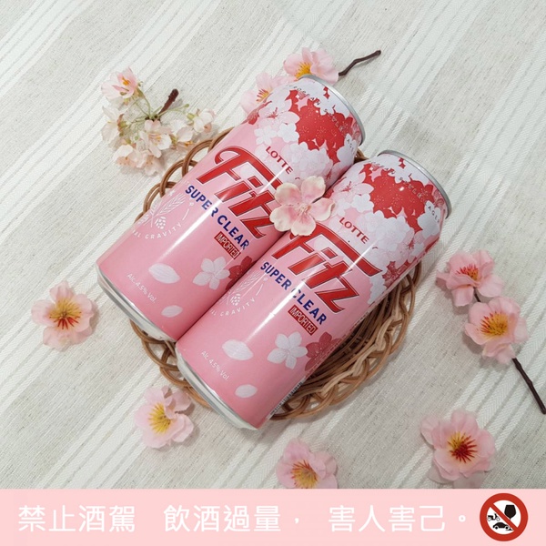 屁桃變身水蜜桃沙瓦！以燒酒為基底的「初飲初樂水蜜桃沙瓦」，加碼粉嫩櫻花包裝啤酒～