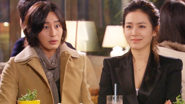 《愛的迫降》玄彬&孫藝珍緣分超深！6年前影展同台像「結婚典禮」、童年照也有夫妻臉！