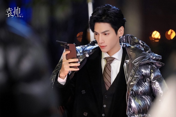 羅雲熙《半是蜜糖半是傷》西裝造型帥翻!2020年10位霸道總裁,趙志偉、邢昭林你期待誰
