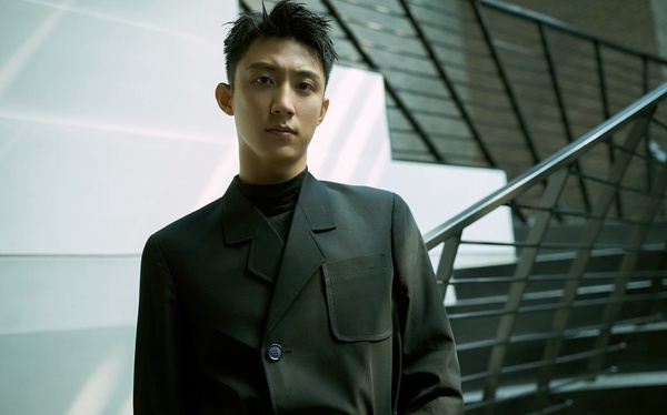 羅雲熙《半是蜜糖半是傷》西裝造型帥翻!2020年10位霸道總裁,趙志偉、邢昭林你期待誰