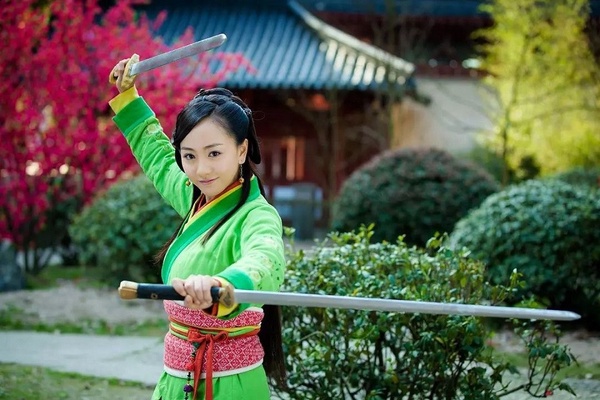 盤點10位古裝劇「超多女人愛」男主！李現《劍王朝》五位，《如懿傳》渣皇把四位都辜負