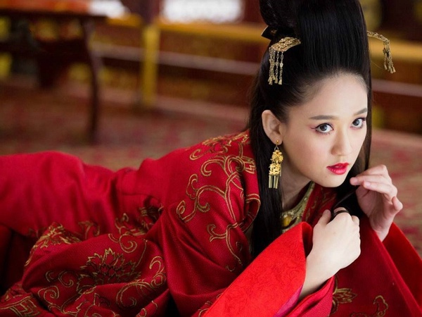 盤點10位古裝劇「超多女人愛」男主！李現《劍王朝》五位，《如懿傳》渣皇把四位都辜負