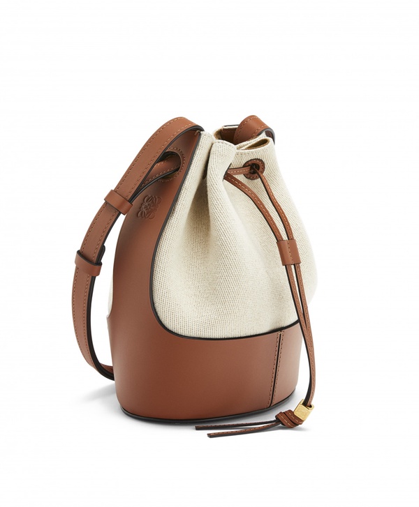 大容量仙女包！LOEWE「氣球水桶包BALLOON BAG」熱氣球皮革外型，率性與仙氣兼具！