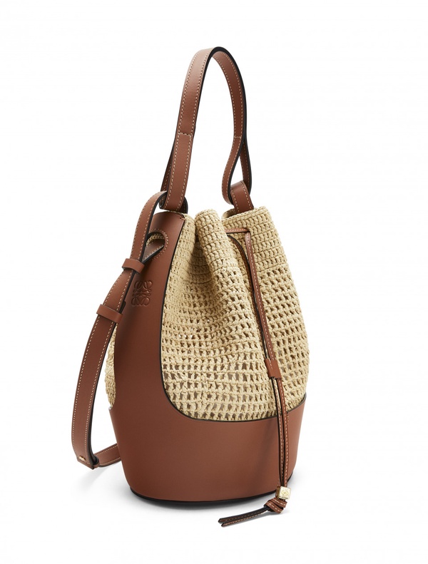 大容量仙女包！LOEWE「氣球水桶包BALLOON BAG」熱氣球皮革外型，率性與仙氣兼具！